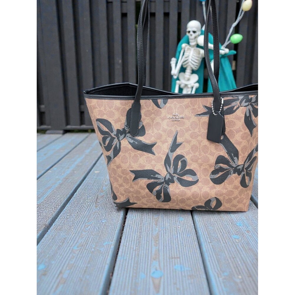 Coach Reversible City Tote Bag in Signature Canvas with Bow Print (NWT)